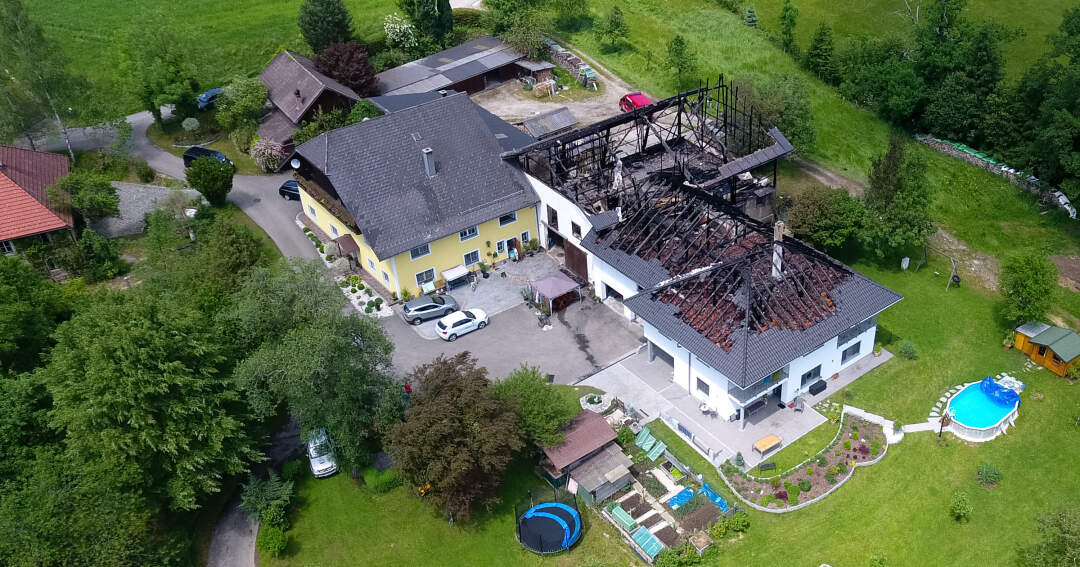 Titelbild: Alarmstufe 3: Landwirtschaftliches Objekt stand in Flammen