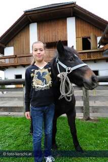 Tierquäler schnitt Pony den Hals auf kerschi_20091009_tierquler_18.jpg