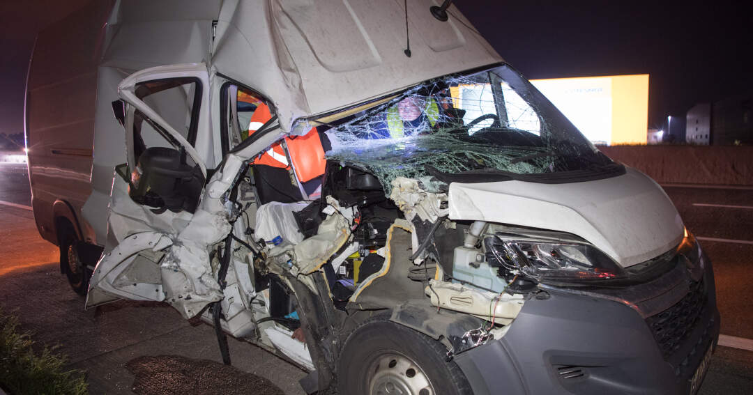 Titelbild: Unfall mit zwei Klein-Lkws auf der Westautobahn
