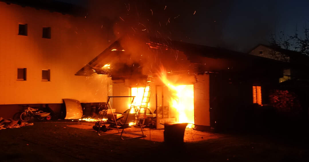 Titelbild: Garagenbrand in Ebelsberg