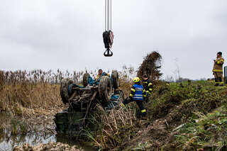 Vier Tonnen Zuckerrüben landeten in Teich foke_20171115_123240.jpg