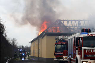 Bauernhaus stand in Flammen: Großeinsatz der Feuerwehr foke_20171206_094815.jpg