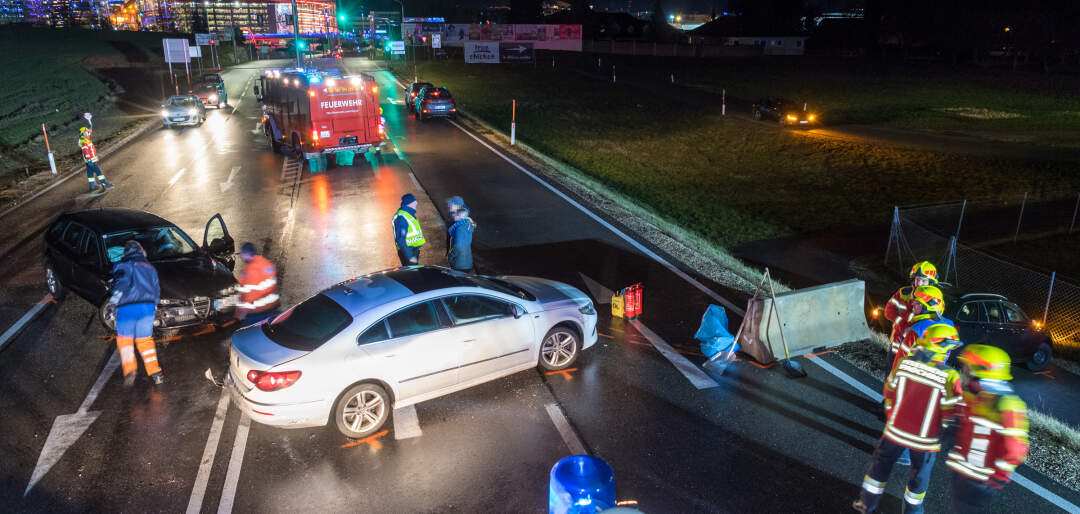 Titelbild: Außergewöhnlicher Verkehrsunfall in Pasching