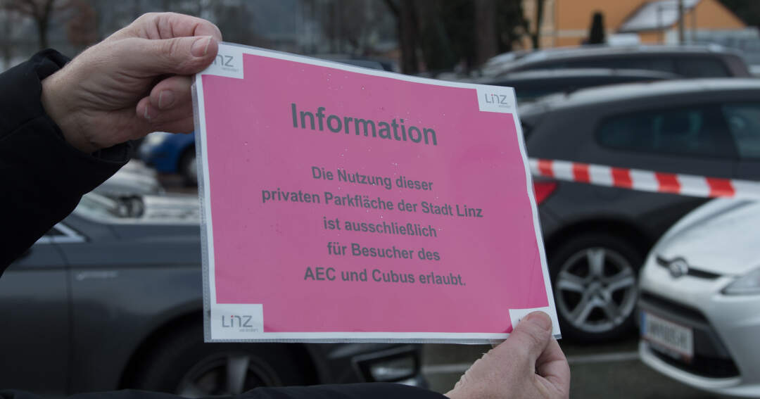 Titelbild: Falschparker in Linz - Pinke Pickerl statt Strafzettel