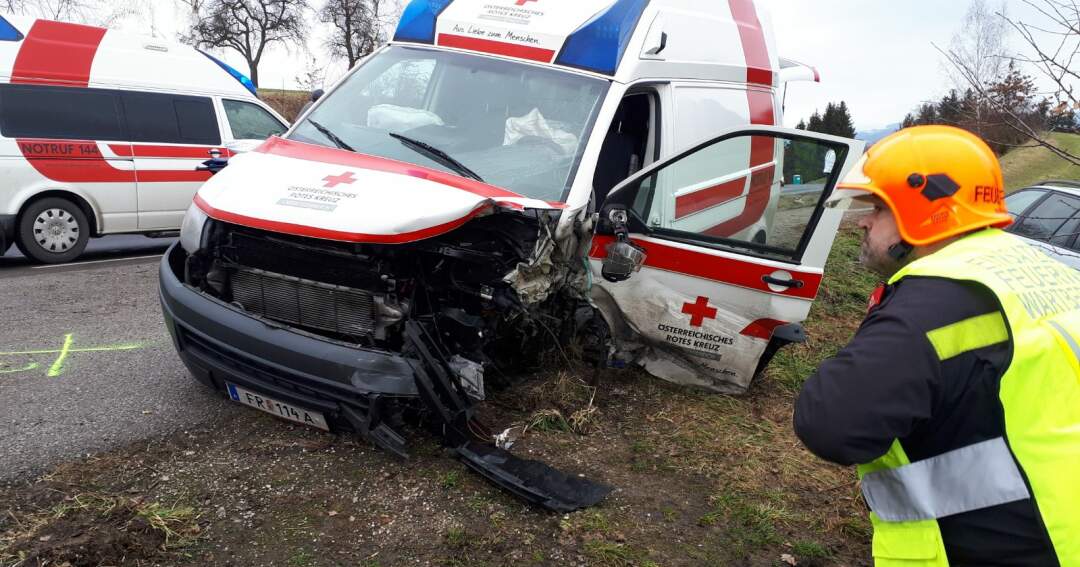 Titelbild: Unfall mit Rettungsauto