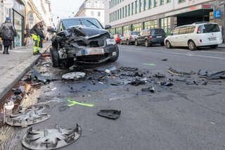Zwei Verletzte - Pkw rammte Auto in der Mozartstraße foke_20180215_141553_01.jpg
