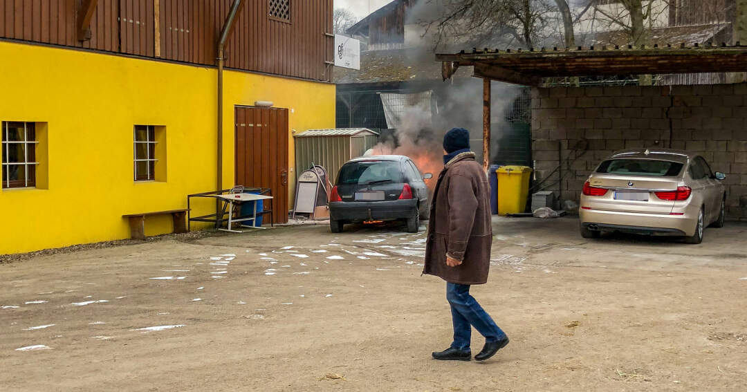 Titelbild: Heikler Fahrzeugbrand in Linz Ebelsberg