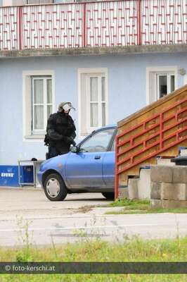 Täter nach Banküberfall gefasst foto-kerschi_bank_ueberfall_07.jpg