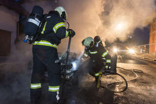 Fahrzeugbrand beschäftigt Feuerwehr Enns foke_20180316_054914.jpg