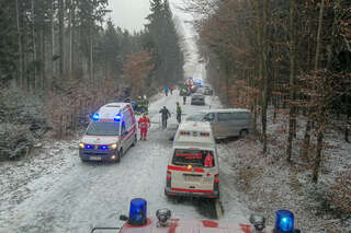 Sechs Verletzte bei Unfall auf schneeglatter Fahrbahn foke_20180319_172407.jpg