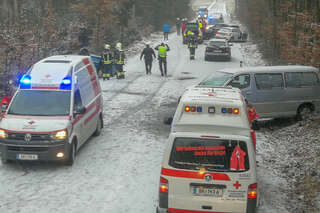 Sechs Verletzte bei Unfall auf schneeglatter Fahrbahn foke_20180319_172414.jpg