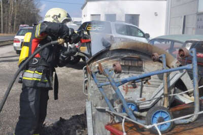 Brand eines Abfallcontainers in Irndorf Feuerwehr_Irndorf_03.jpg