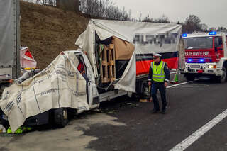 Tödlicher Verkehrsunfall auf der A8 Höhe Pichl bei Wels foke_20180329_180925_01.jpg