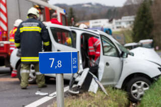 Zwei verletzte bei Verkehrsunfall In Treffling foke_20180404_071904.jpg