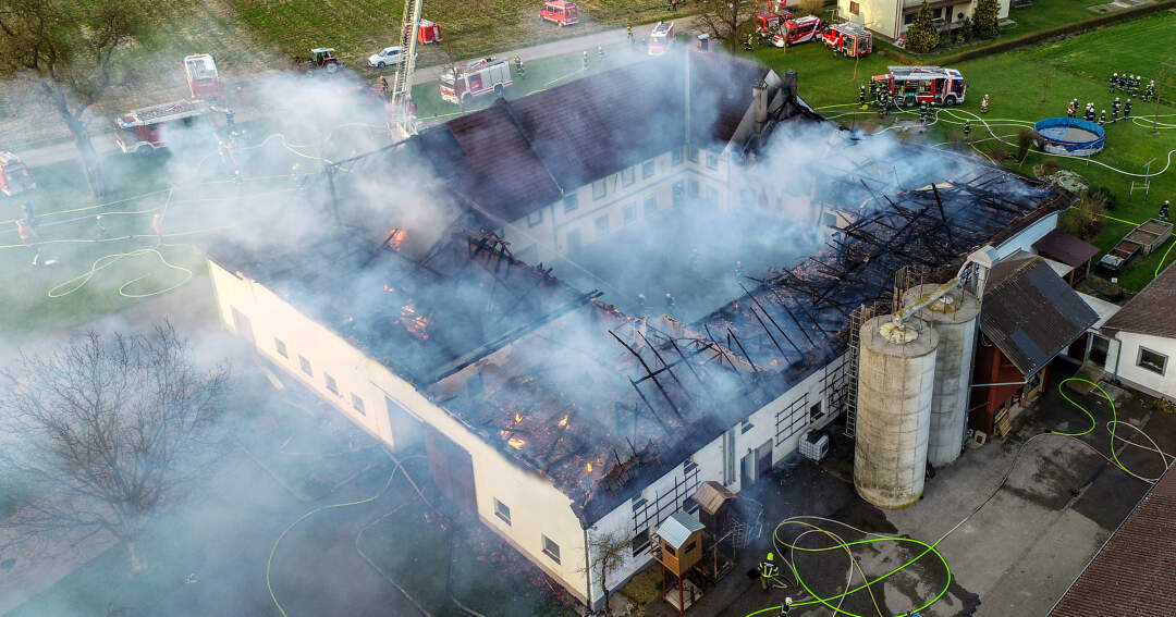 Titelbild: Großbrand im Bezirk Perg - Bauernhof stand in Vollbrand