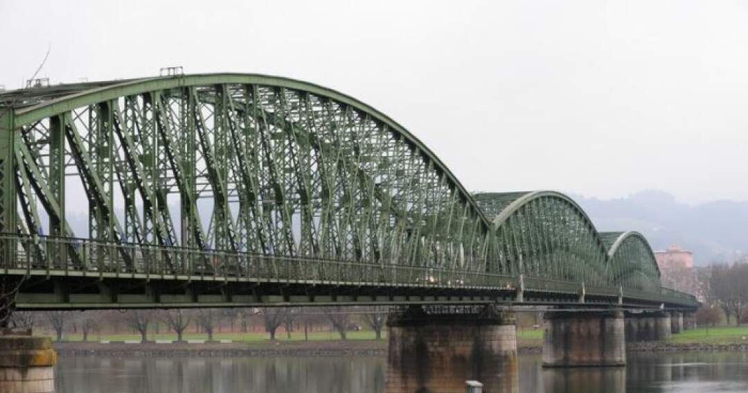 Titelbild: Linzer Eisenbahnbrücke ist ein Sanierungsfall