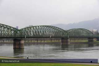 Linzer Eisenbahnbrücke ist ein Sanierungsfall foto-kerschi_2009_12_01_linzer_eisenbahnbrcke_05.jpg