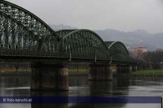 Linzer Eisenbahnbrücke ist ein Sanierungsfall foto-kerschi_2009_12_01_linzer_eisenbahnbrcke_09.jpg