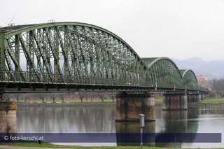 Linzer Eisenbahnbrücke ist ein Sanierungsfall foto-kerschi_2009_12_01_linzer_eisenbahnbrcke_11.jpg