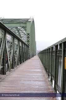 Linzer Eisenbahnbrücke ist ein Sanierungsfall foto-kerschi_2009_12_01_linzer_eisenbahnbrcke_37.jpg