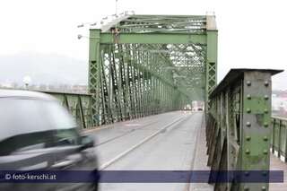 Linzer Eisenbahnbrücke ist ein Sanierungsfall foto-kerschi_2009_12_01_linzer_eisenbahnbrcke_39.jpg