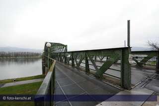 Linzer Eisenbahnbrücke ist ein Sanierungsfall foto-kerschi_2009_12_01_linzer_eisenbahnbrcke_49.jpg
