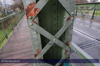 Linzer Eisenbahnbrücke ist ein Sanierungsfall foto-kerschi_2009_12_01_linzer_eisenbahnbrcke_70.jpg