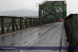 Linzer Eisenbahnbrücke ist ein Sanierungsfall foto-kerschi_2009_12_01_linzer_eisenbahnbrcke_83.jpg