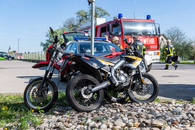 Zwei Mopeds krachten gegen Auto foke_20180421_150329.jpg