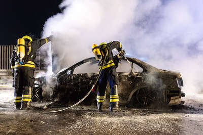Mercedes auf Autobahn ausgebrannt foke_20180421_220832.jpg
