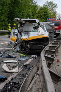 Beifahrer stirbt bei schwerem Verkehrsunfall auf B141 foke_20180424_100832.jpg
