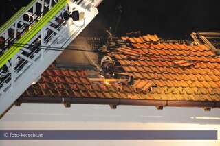 Brand vernichtet Wohnung von Familie foto-kerschi_20091208_band-weichstetten_20.jpg