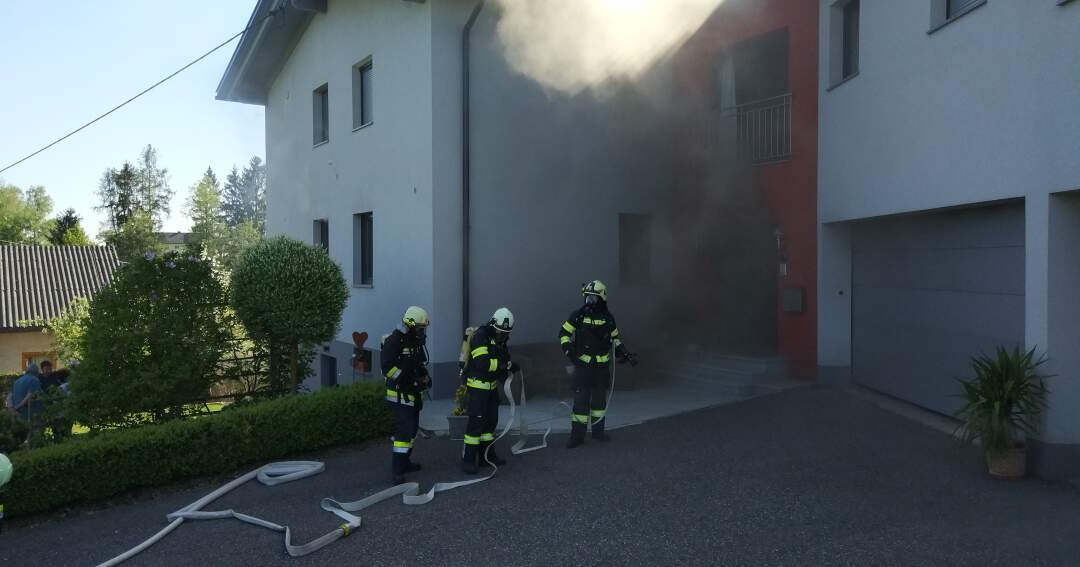 Titelbild: Brandeinsatz in einem Einfamilienhaus