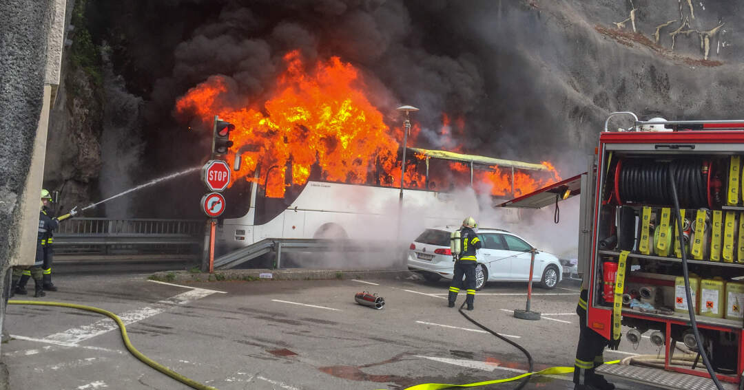 Titelbild: Busbrand in Hallstatt