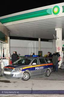 Raubüberfall auf Tankstelle - Zeuge verfolgt Täter foto-kerschi_20091215_berfall_bp_tanksttelle-023.jpg