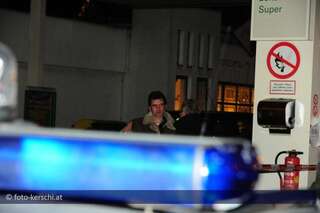 Raubüberfall auf Tankstelle - Zeuge verfolgt Täter foto-kerschi_20091215_berfall_bp_tanksttelle-024.jpg