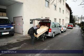 Mordalarm in Linz: Ehepaar tot aufgefunden foto-kerschi_20091217_mord_und_selbstmord_in_linz-_34.jpg