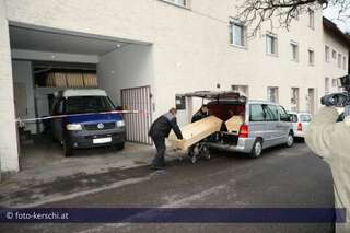 Mordalarm in Linz: Ehepaar tot aufgefunden foto-kerschi_20091217_mordalarm_in_linz_12.jpg