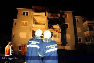 Feuer in Mehrparteienhaus fordert zwei Verletzte foto-kerschi_20091226_feuer_in_mehrparteienhaus-_07.jpg