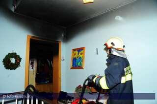 Feuer in Mehrparteienhaus fordert zwei Verletzte foto-kerschi_20091226_feuer_in_mehrparteienhaus-_24.jpg
