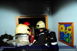 Feuer in Mehrparteienhaus fordert zwei Verletzte foto-kerschi_20091226_feuer_in_mehrparteienhaus-_25.jpg
