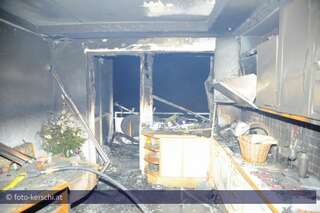 Feuer in Mehrparteienhaus fordert zwei Verletzte foto-kerschi_20091226_feuer_in_mehrparteienhaus-_35.jpg