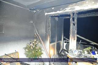 Feuer in Mehrparteienhaus fordert zwei Verletzte foto-kerschi_20091226_feuer_in_mehrparteienhaus-_37.jpg