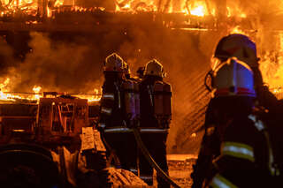 Nebengebäude einer Landwirtschaft brannte vollkommen nieder foke_20180611_212429.jpg