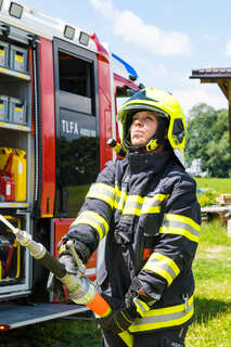 Großbrand auf Bauernhof: 20 Feuerwehren im Einsatz foke_20180712_112306.jpg