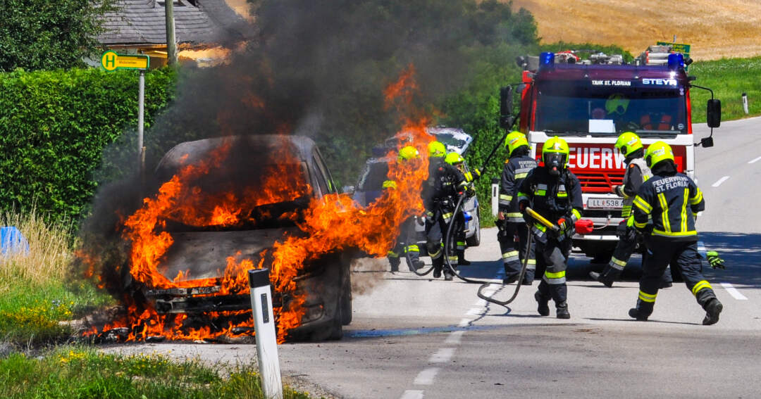 Titelbild: Fahrzeugbrand konnte rasch gelöscht werden