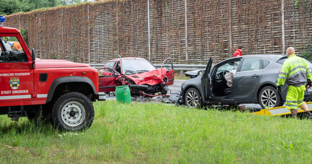 Titelbild: Ein Todesopfer und drei Verletzte bei Verkehrsunfall in Gmunden