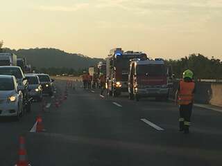 Unfall mit mehreren Fahrzeugen auf der Autobahn 45EAFE08-CED2-42E7-9306-1DDDF41BDCE1.jpeg