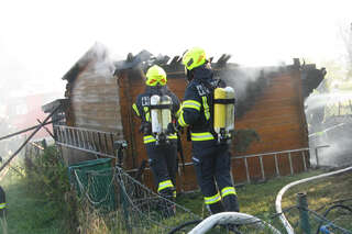 Brand einer Gartenhütte in Landshaag E180800085_01.jpg