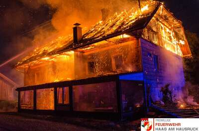 Brand eines Wohnhauses E180800282-04.jpg